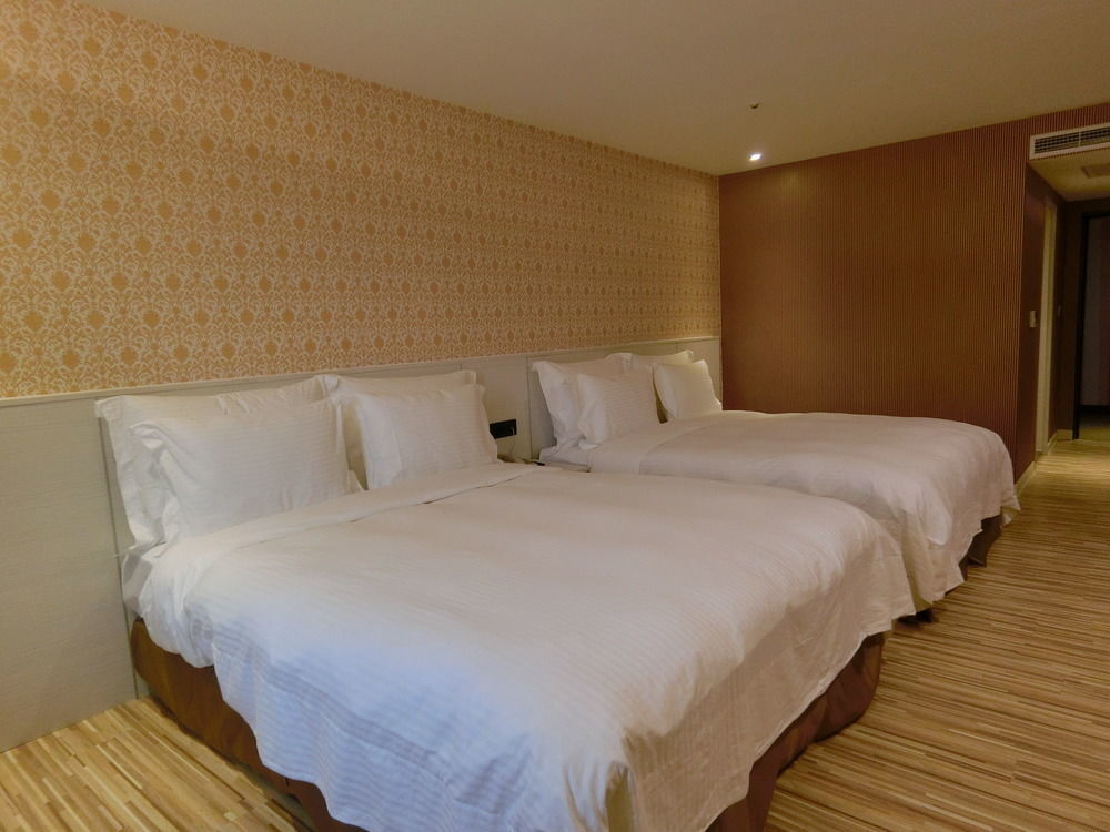 วีมีท บูทีก โฮเต็ล ปินตัง Hotel Pingtung ภายนอก รูปภาพ
