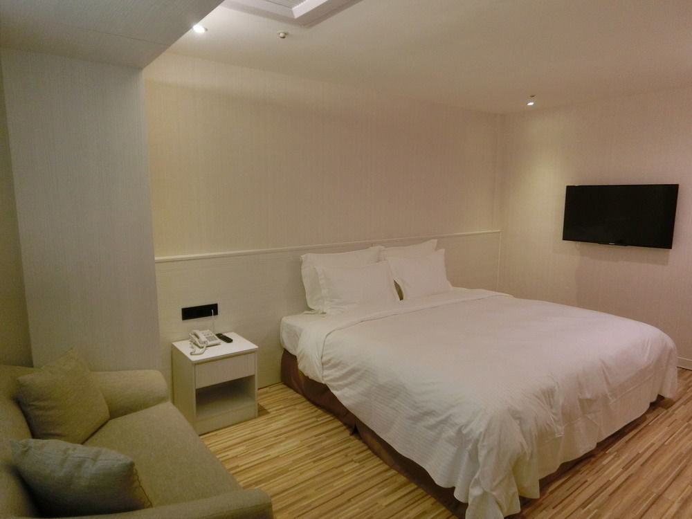 วีมีท บูทีก โฮเต็ล ปินตัง Hotel Pingtung ภายนอก รูปภาพ