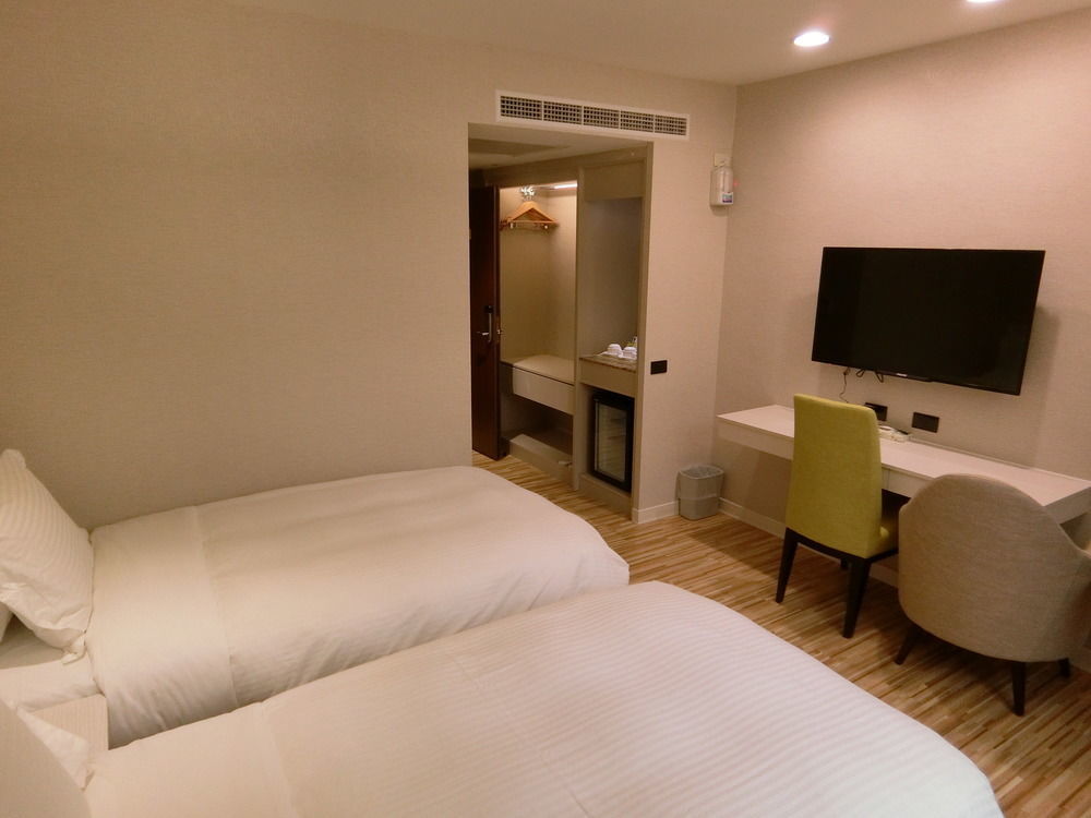 วีมีท บูทีก โฮเต็ล ปินตัง Hotel Pingtung ภายนอก รูปภาพ