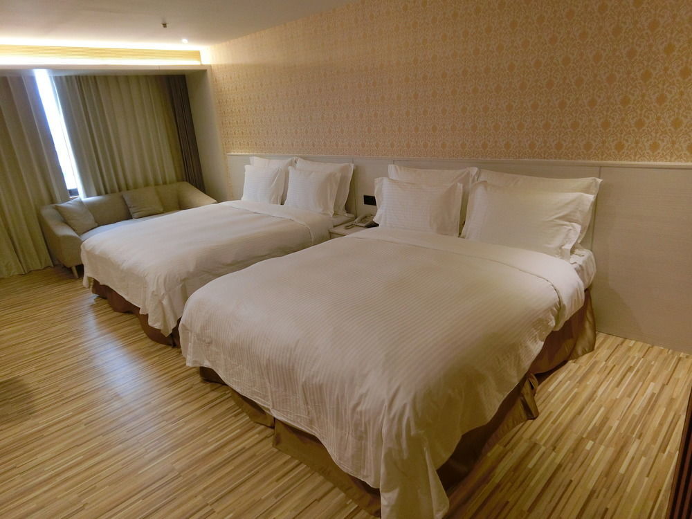 วีมีท บูทีก โฮเต็ล ปินตัง Hotel Pingtung ภายนอก รูปภาพ