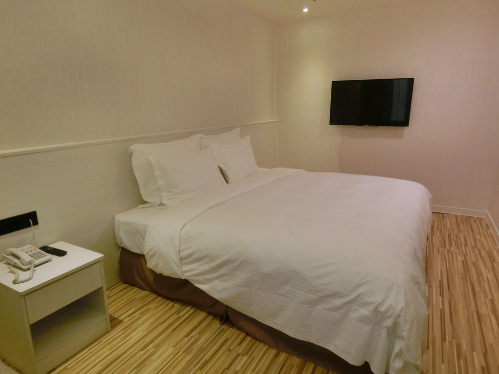 วีมีท บูทีก โฮเต็ล ปินตัง Hotel Pingtung ภายนอก รูปภาพ
