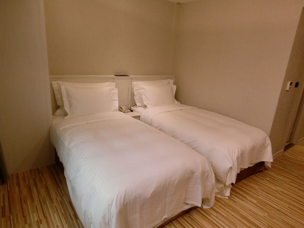 วีมีท บูทีก โฮเต็ล ปินตัง Hotel Pingtung ภายนอก รูปภาพ