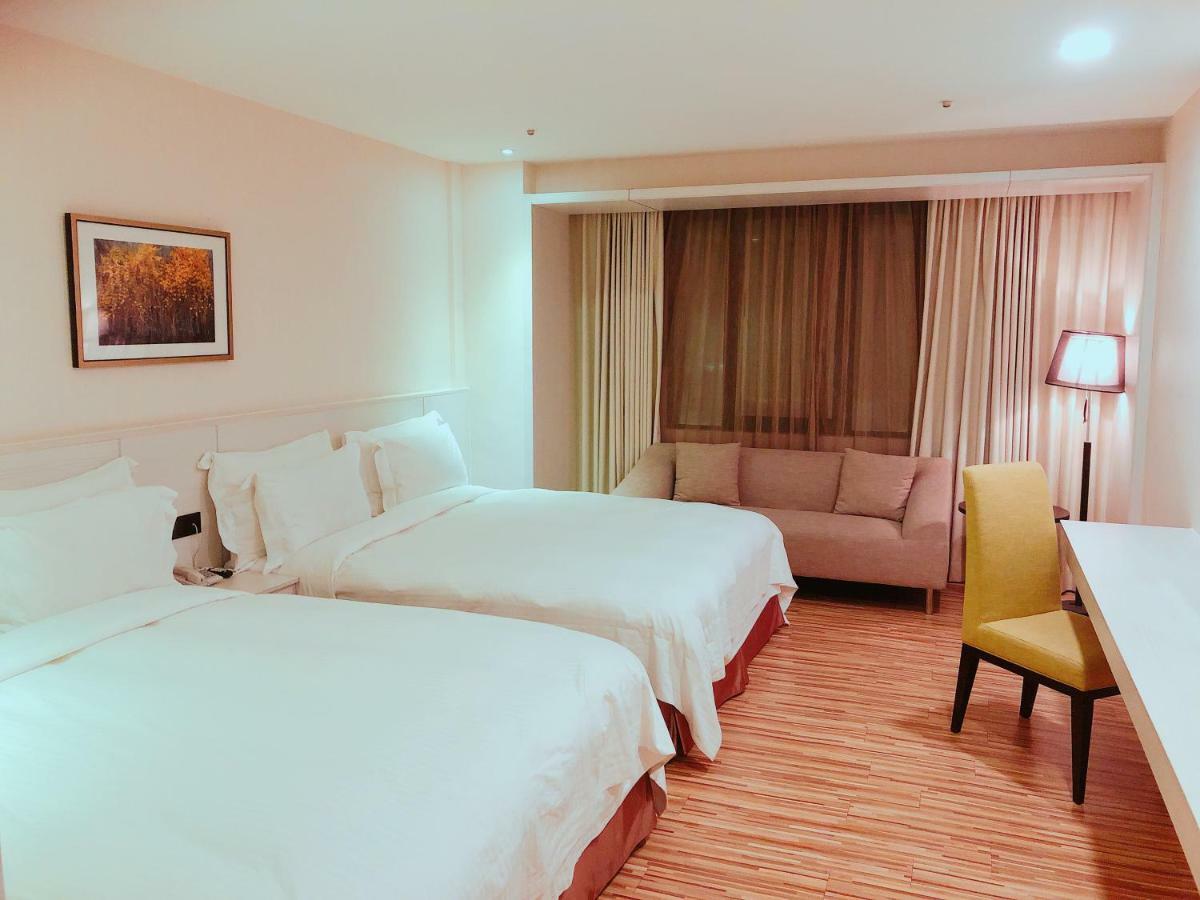 วีมีท บูทีก โฮเต็ล ปินตัง Hotel Pingtung ภายนอก รูปภาพ