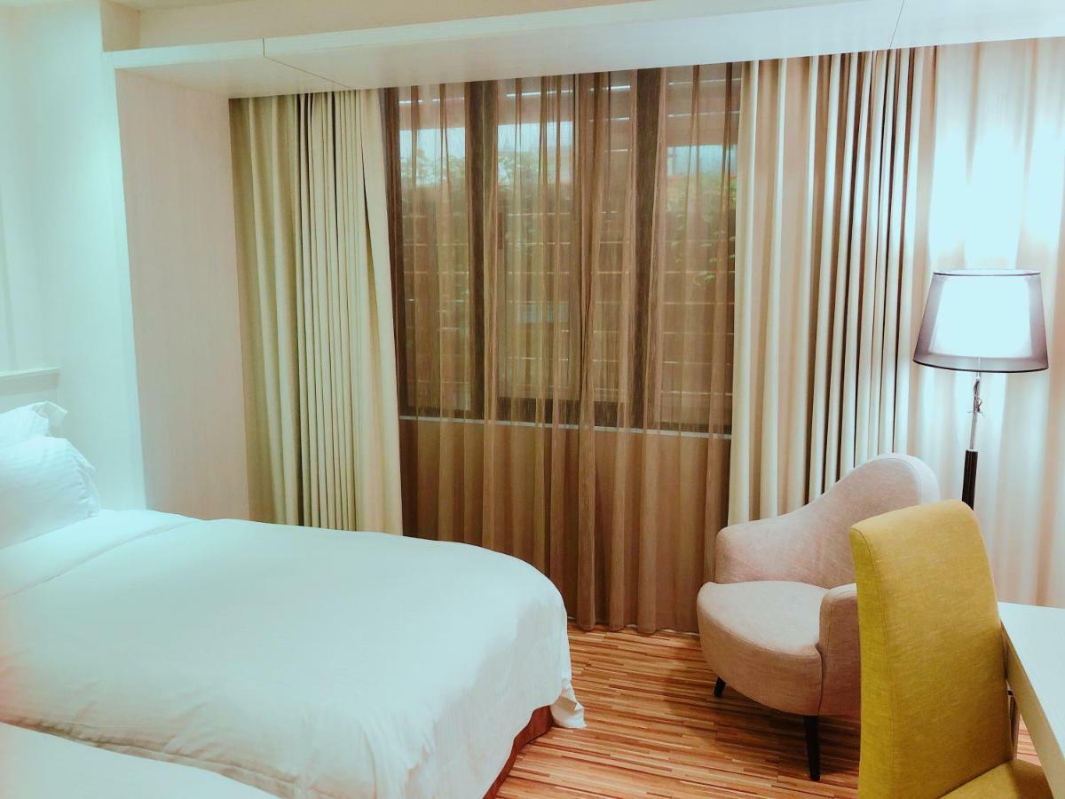 วีมีท บูทีก โฮเต็ล ปินตัง Hotel Pingtung ภายนอก รูปภาพ